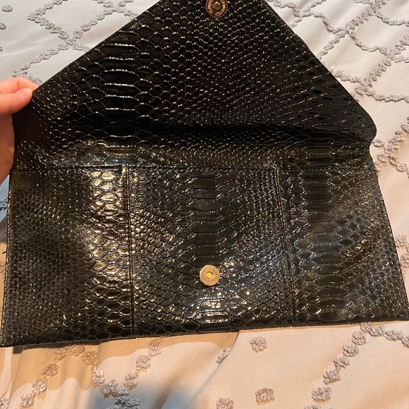 Beautiful black Urban Expressions clutch in snake skim print. With tag. - Picture 3 of 6
